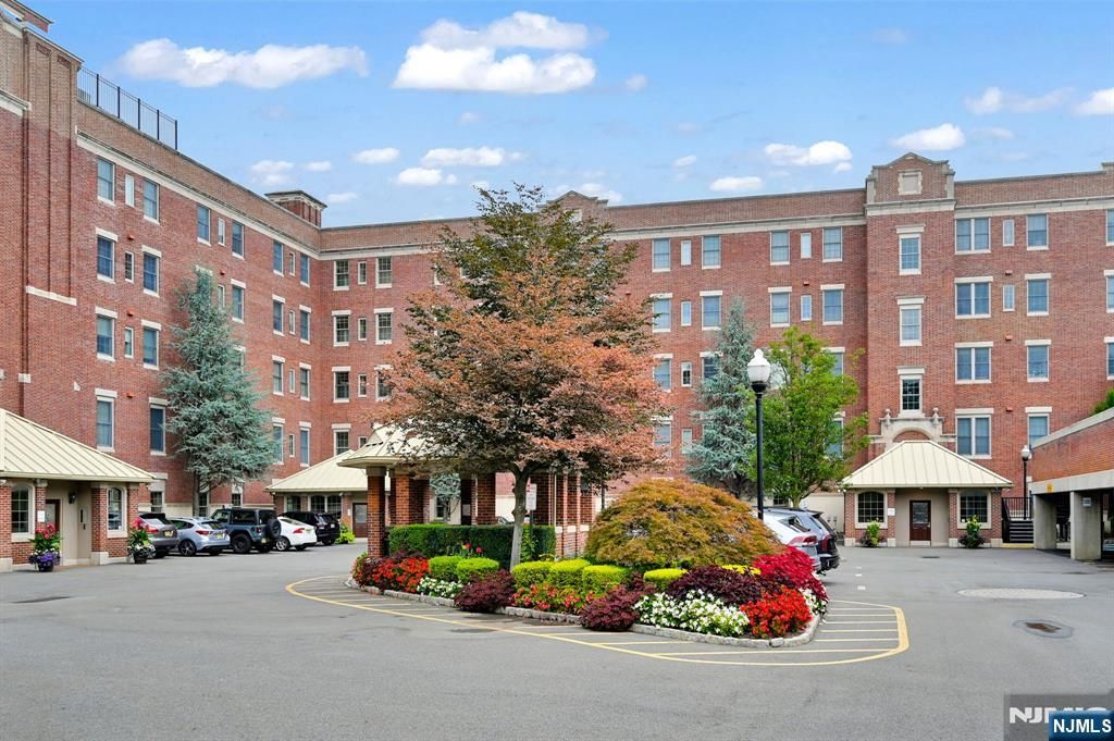 2404 Rio Vista Drive, Mahwah, NJ 07430