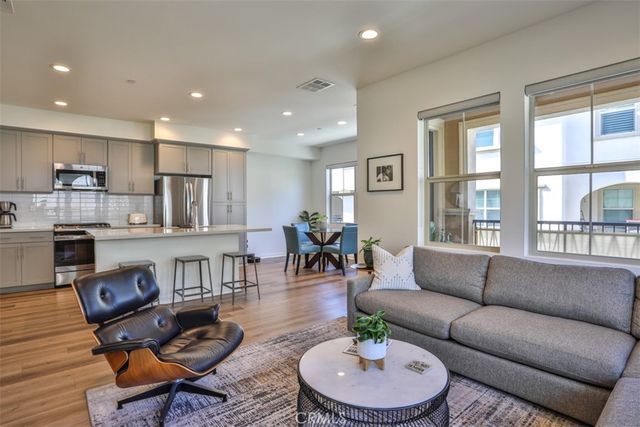 608 White Oaks, Lake Forest, CA 92610