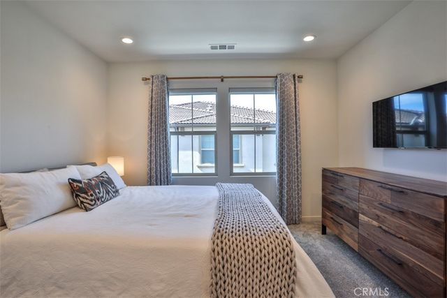 608 White Oaks, Lake Forest, CA 92610