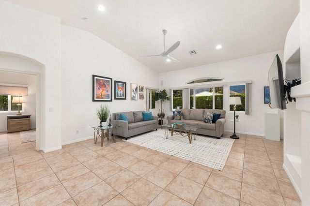 2123 E Nicola Road E, Palm Springs, CA 92262