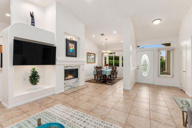 2123 E Nicola Road E, Palm Springs, CA 92262