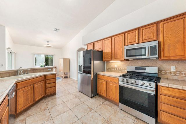 2123 E Nicola Road E, Palm Springs, CA 92262