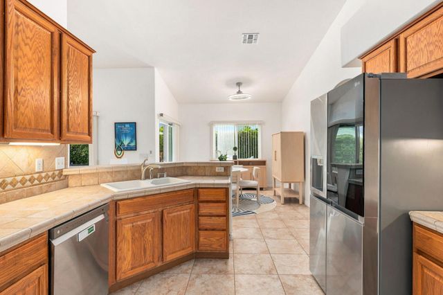 2123 E Nicola Road E, Palm Springs, CA 92262