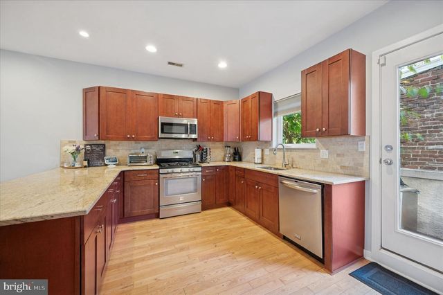 4128 APPLE ST, Philadelphia, PA 19127