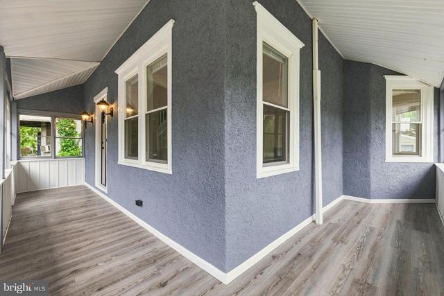 63 W GREENWOOD AVE, Lansdowne, PA 19050