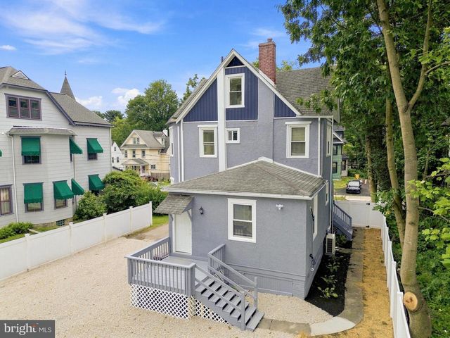 63 W GREENWOOD AVE, Lansdowne, PA 19050