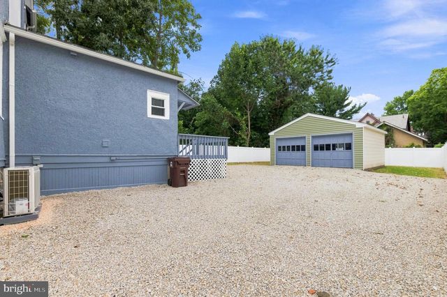63 W GREENWOOD AVE, Lansdowne, PA 19050