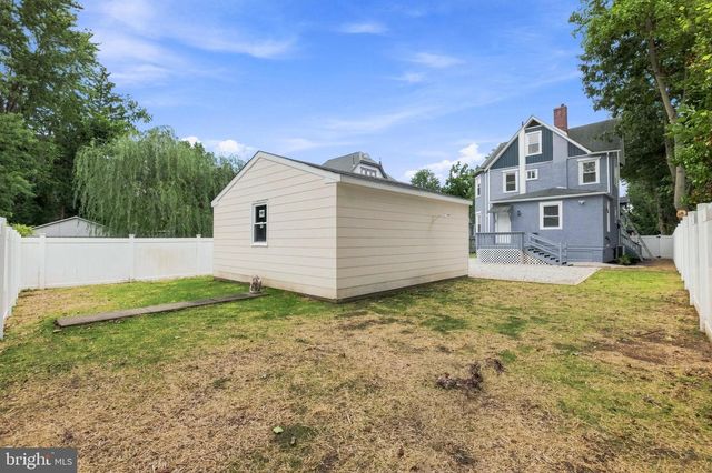 63 W GREENWOOD AVE, Lansdowne, PA 19050