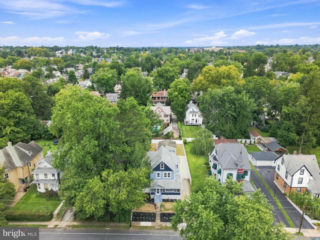 63 W GREENWOOD AVE, Lansdowne, PA 19050