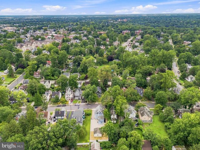 63 W GREENWOOD AVE, Lansdowne, PA 19050