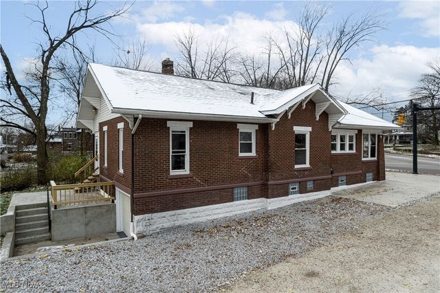 613 Wooster Road N, Barberton, OH 44203