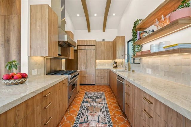 3627 Willowcrest Avenue, Studio City, CA 91604
