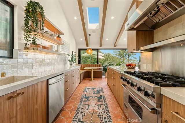 3627 Willowcrest Avenue, Studio City, CA 91604