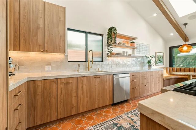 3627 Willowcrest Avenue, Studio City, CA 91604