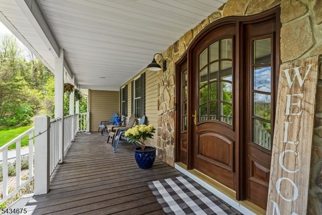 12 Cork Hill Rd, Ogdensburg Boro, NJ 07439