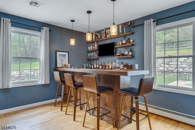 12 Cork Hill Rd, Ogdensburg Boro, NJ 07439