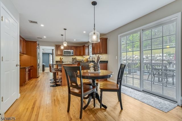 12 Cork Hill Rd, Ogdensburg Boro, NJ 07439