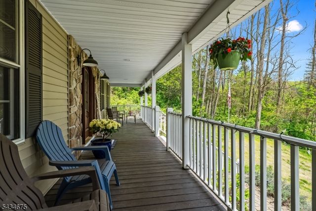12 Cork Hill Rd, Ogdensburg Boro, NJ 07439