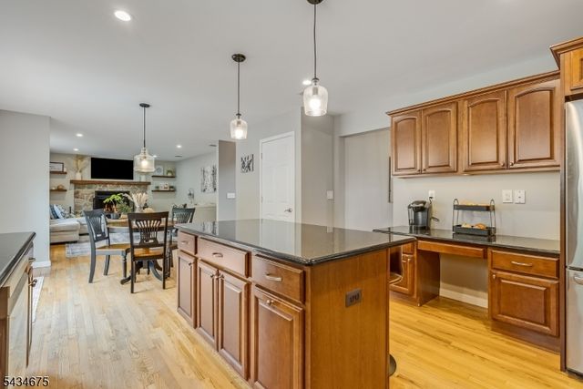 12 Cork Hill Rd, Ogdensburg Boro, NJ 07439