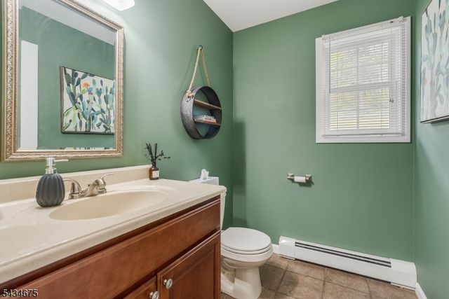 12 Cork Hill Rd, Ogdensburg Boro, NJ 07439