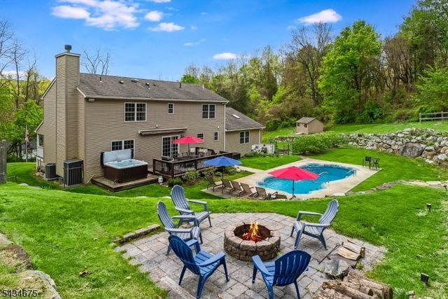 12 Cork Hill Rd, Ogdensburg Boro, NJ 07439