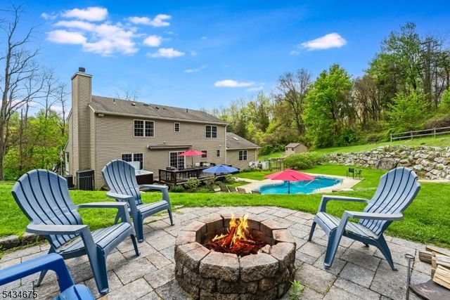 12 Cork Hill Rd, Ogdensburg Boro, NJ 07439