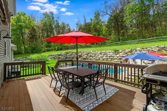 12 Cork Hill Rd, Ogdensburg Boro, NJ 07439