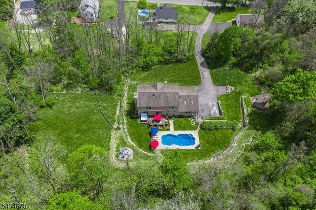 12 Cork Hill Rd, Ogdensburg Boro, NJ 07439