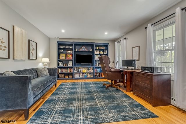 12 Cork Hill Rd, Ogdensburg Boro, NJ 07439