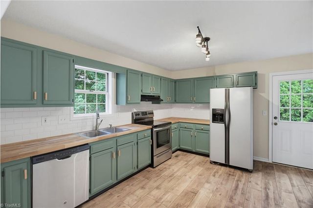 150 Meadow Wood Drive, Thomasville, NC 27360