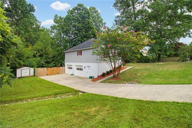 150 Meadow Wood Drive, Thomasville, NC 27360