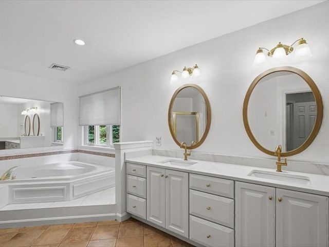 4 Edward Dunn Way, Westborough, MA 01581