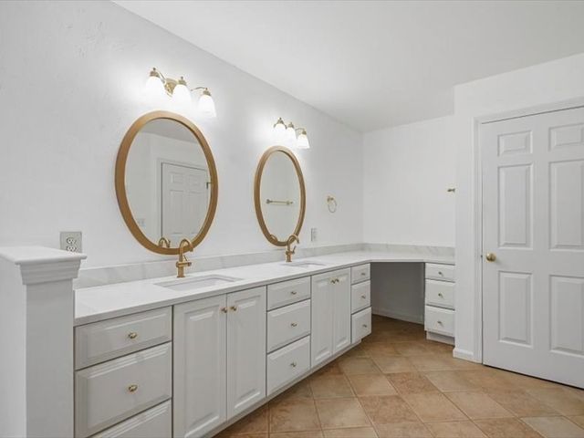4 Edward Dunn Way, Westborough, MA 01581