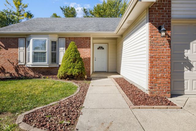 11704 Hartland Drive E, Indianapolis, IN 46229