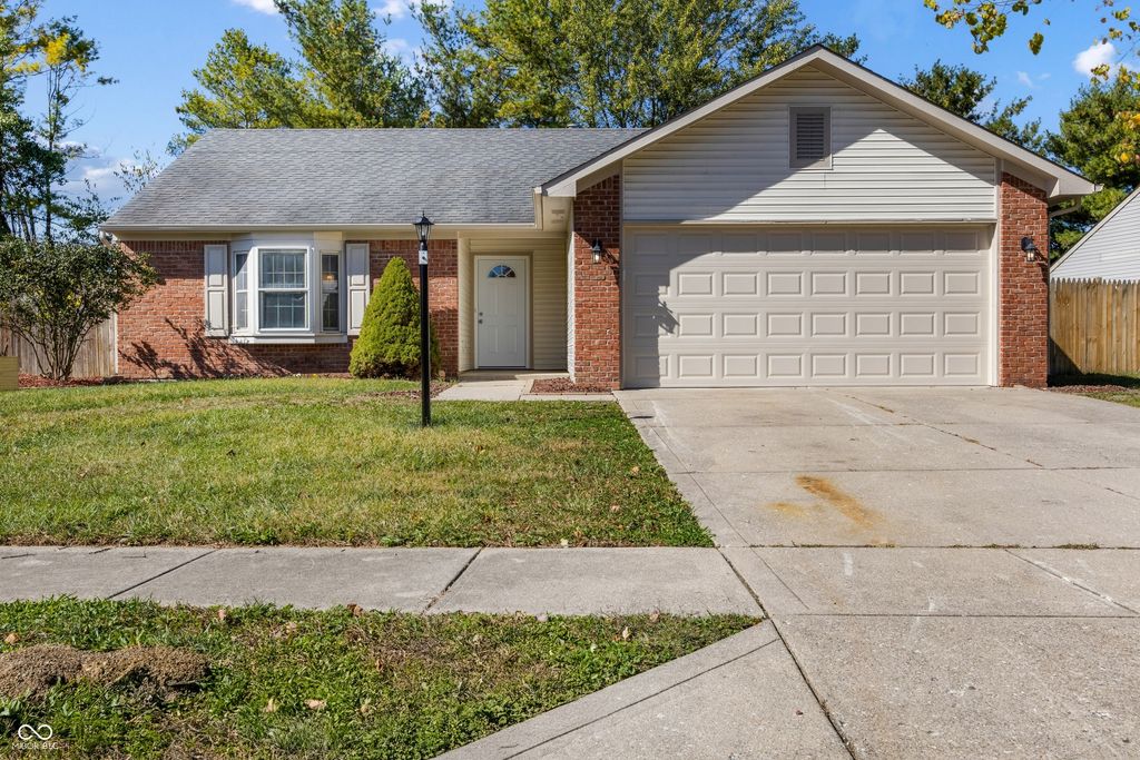 11704 Hartland Drive E, Indianapolis, IN 46229