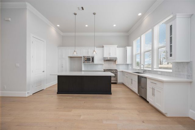 10919 Grove Tree Lane, Houston, TX 77043