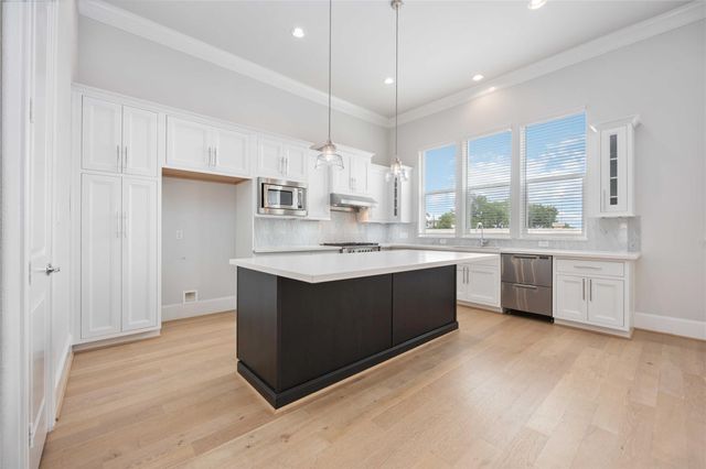 10919 Grove Tree Lane, Houston, TX 77043