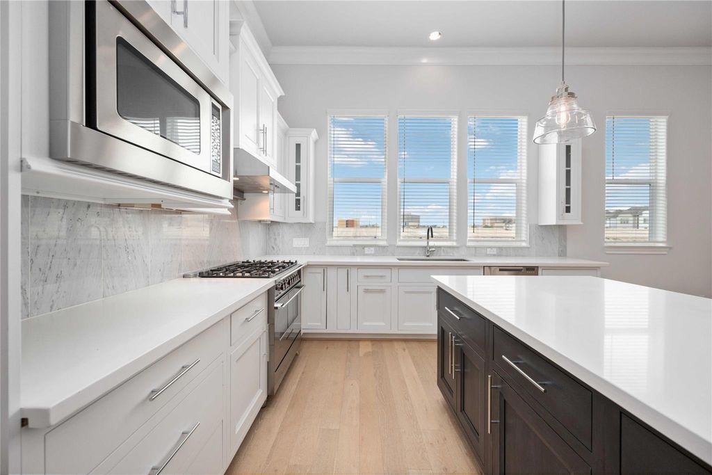 10919 Grove Tree Lane, Houston, TX 77043