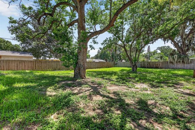 2760 WESTLAND ROAD, Mount Dora, FL 32757