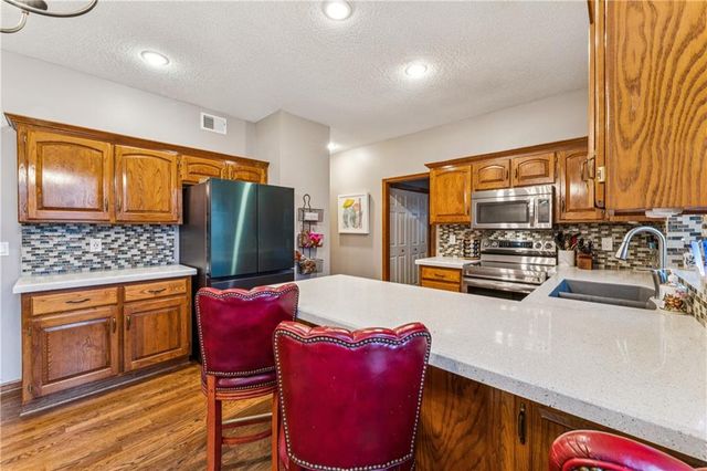 3208 SW 11th Street Circle, Blue Springs, MO 64015