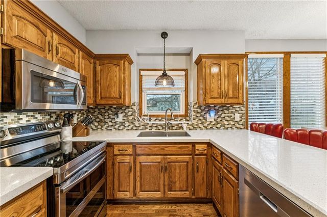 3208 SW 11th Street Circle, Blue Springs, MO 64015