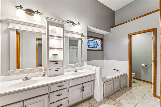 3208 SW 11th Street Circle, Blue Springs, MO 64015