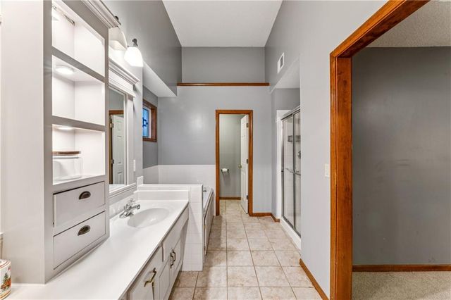 3208 SW 11th Street Circle, Blue Springs, MO 64015