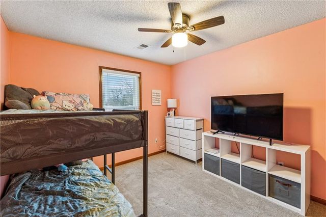 3208 SW 11th Street Circle, Blue Springs, MO 64015