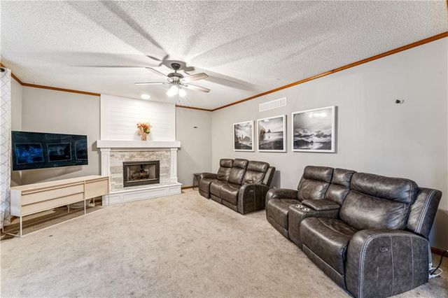 3208 SW 11th Street Circle, Blue Springs, MO 64015