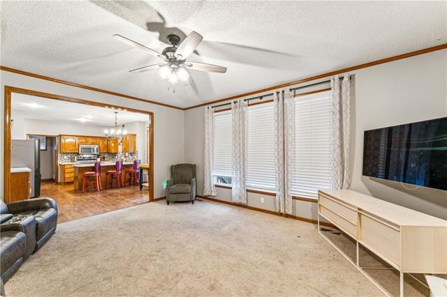 3208 SW 11th Street Circle, Blue Springs, MO 64015