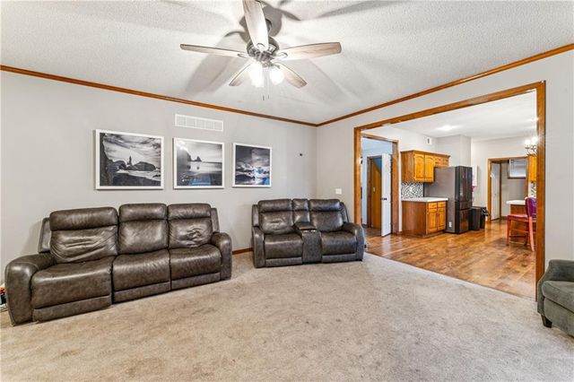 3208 SW 11th Street Circle, Blue Springs, MO 64015