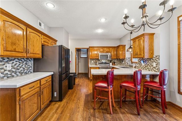 3208 SW 11th Street Circle, Blue Springs, MO 64015