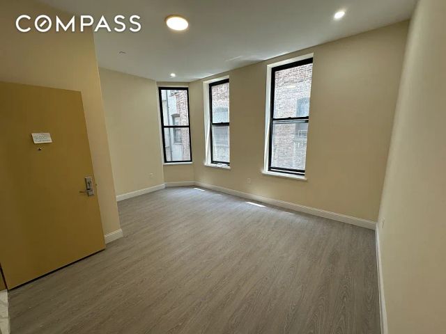 946 St Nicholas Avenue, New York City, NY 10032