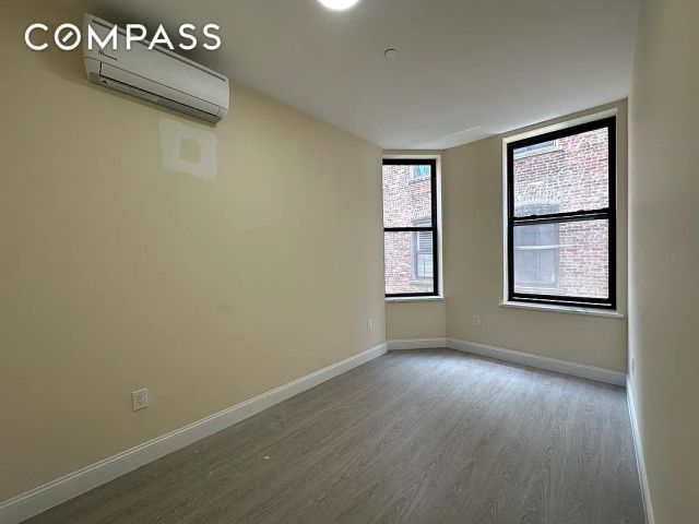 946 St Nicholas Avenue, New York City, NY 10032